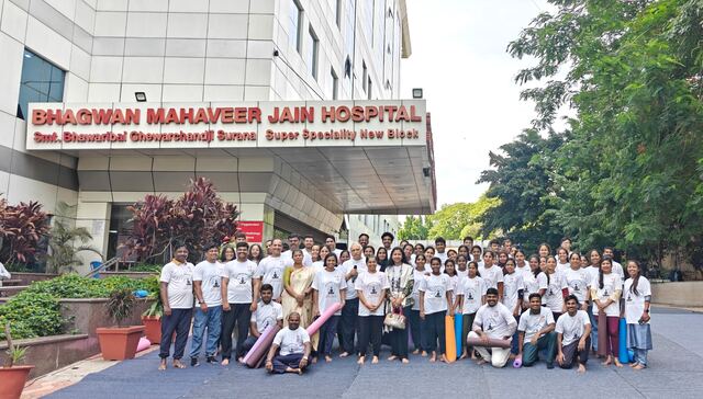 Group photo outside Bhagwan Mahaveer Jain Hospital